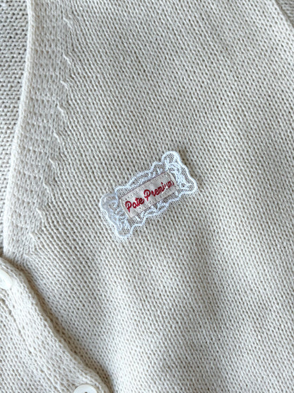 ロゴ刺繍 ガーリークロップカーディガン【KN2508043】